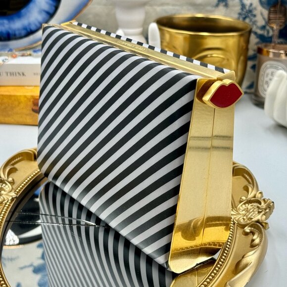 🆕 LULU GUINNESS 🧿 Karlie Leather Striped Clutch with Lip Closure, Black/White - Picture 5 of 12